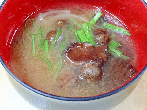 秋を惜しんで・・・　「茸とむかごの味噌汁」